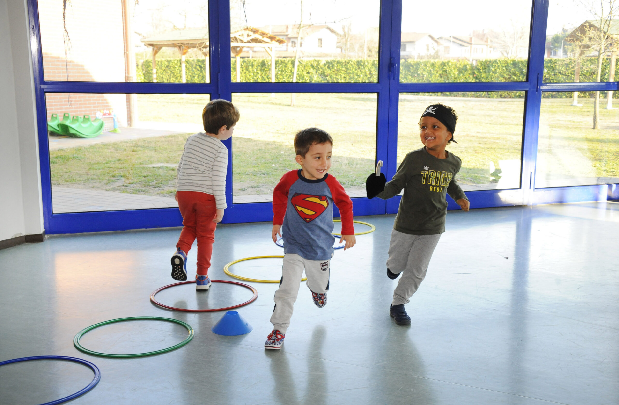Bambino durante un'attività narrativa e motoria Fiabe Motorie®